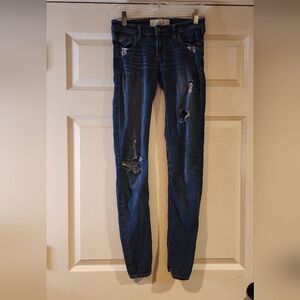 Hollister distressed style skinny jeans has some stretching marks size 3L